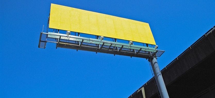 Por qué algunas lonas publicitarias se releen